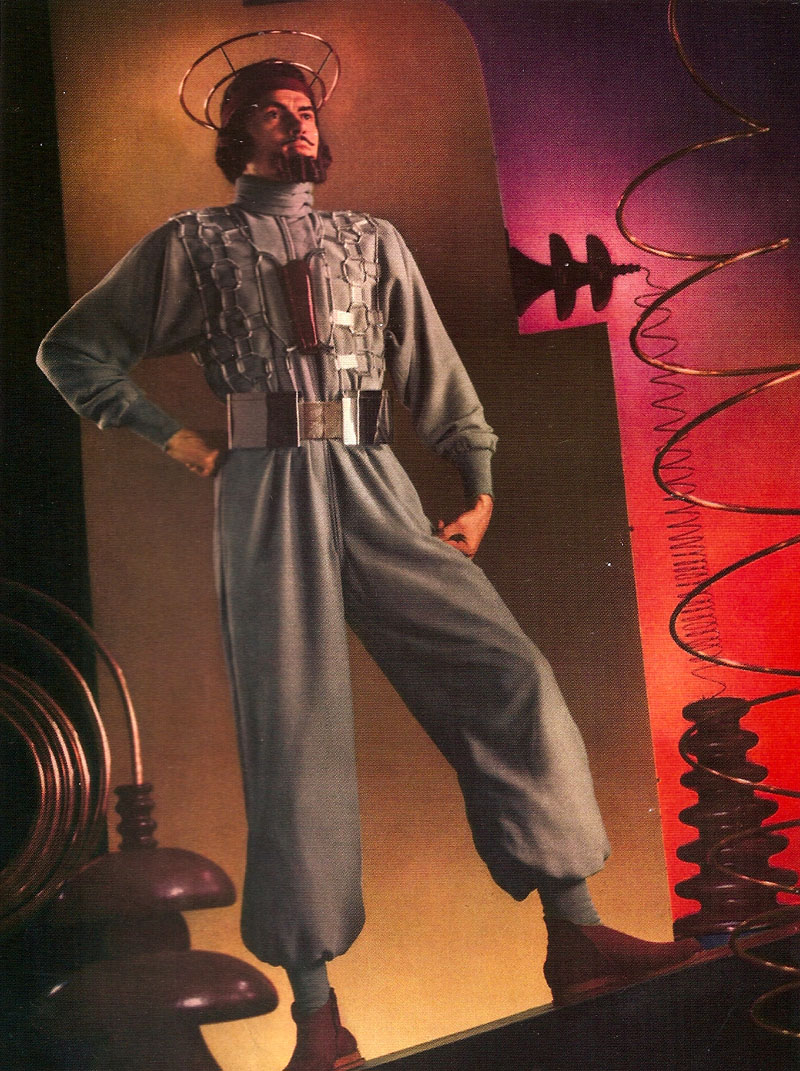 Illustration for article titled Remember the Year 2000, When We All Wore Radio Antenna Hats? 1939 Does